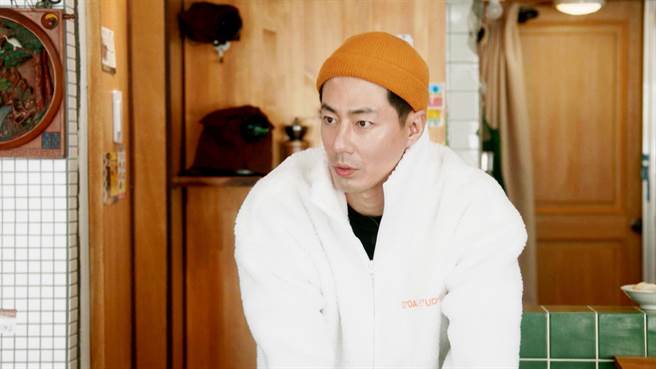 赵寅成独自掌厨。东森提供
