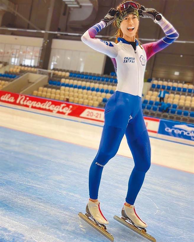 北京冬季奥运将在今晚于鸟巢体育馆开幕，何秉睿与黄郁婷（见图）将担任中华代表团掌旗官。（黄郁婷提供）