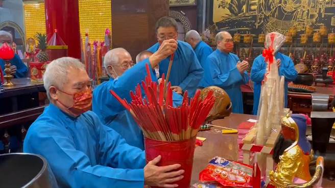 苗栗市玉清宮年初一抽出今年的國運籤。（讀者提供／謝明俊苗栗傳真）