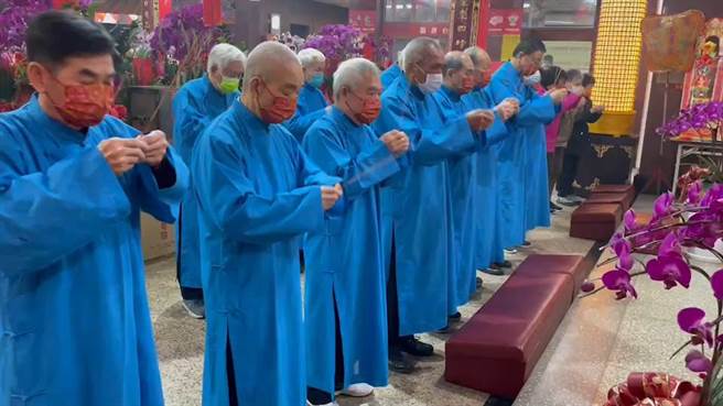 苗栗市玉清宮年初一抽出今年的國運籤。（讀者提供／謝明俊苗栗傳真）