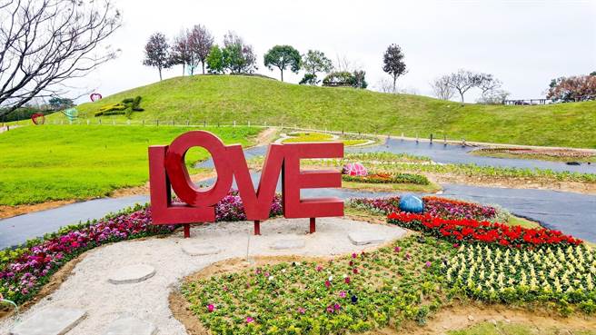 后里环保公园粉紫花海。（台中市政府提供）