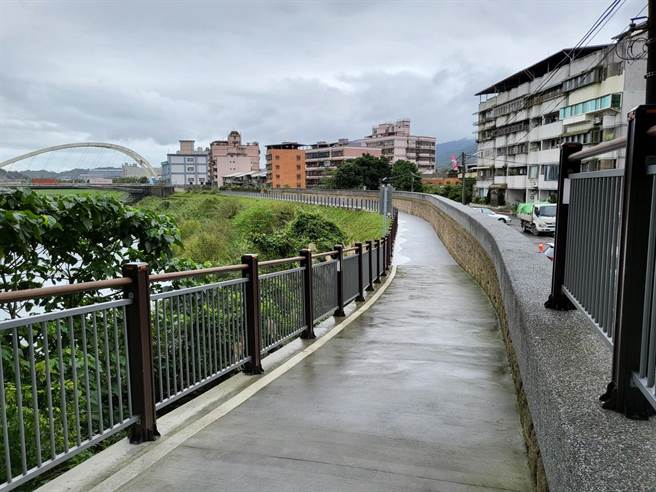 新北汐止至基隆八堵自行车道成功打通，基隆市政府表示，全段工程预计年底完工。（基隆市政府提供／陈彩玲基隆传真）