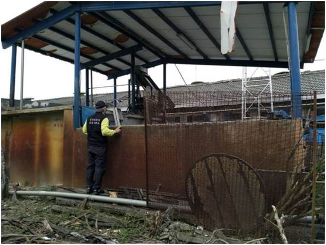 新春期间，屏东环保局不打烊，连假7天以来共查获24家违规业者，待检验报告出炉后，共计开罚64万800元起跳。（屏东环保局提供／谢佳潾屏东传真）