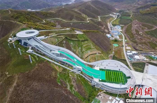 河北省张家口市崇礼区太子城，被誉为「雪如意」的2022北京冬奥会张家口赛区国家跳台滑雪中心比赛场地。（中新社图）