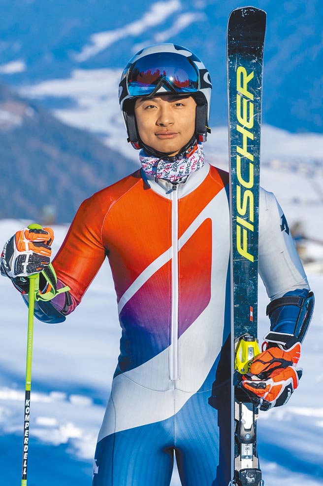 北京冬季奥运将在今晚于鸟巢体育馆开幕，何秉睿（见图）与黄郁婷将担任中华代表团掌旗官。（何秉睿提供）