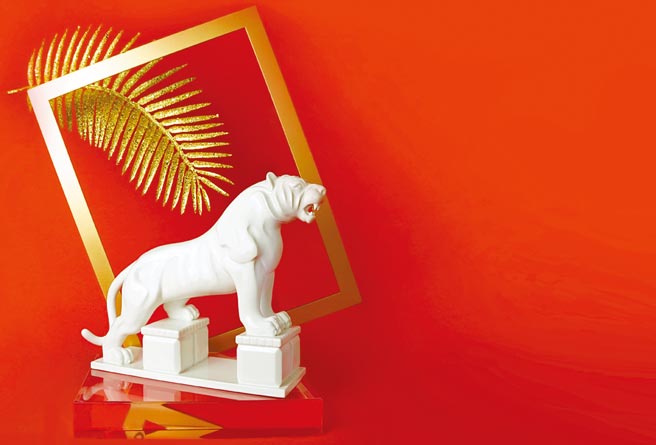 八方新气虎年达观系列「登峰」，描述努力后美好成果的状态，一步一脚印、实在稳重的付出，在结实的氛围中感受登上荣耀的卓绝非凡。（八方新气提供）