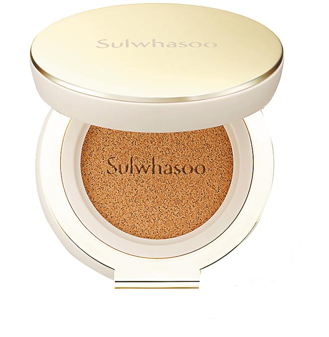 雪花秀完美柔焦精華氣墊全新升級回歸15gx2，2000元 。（雪花秀提供）