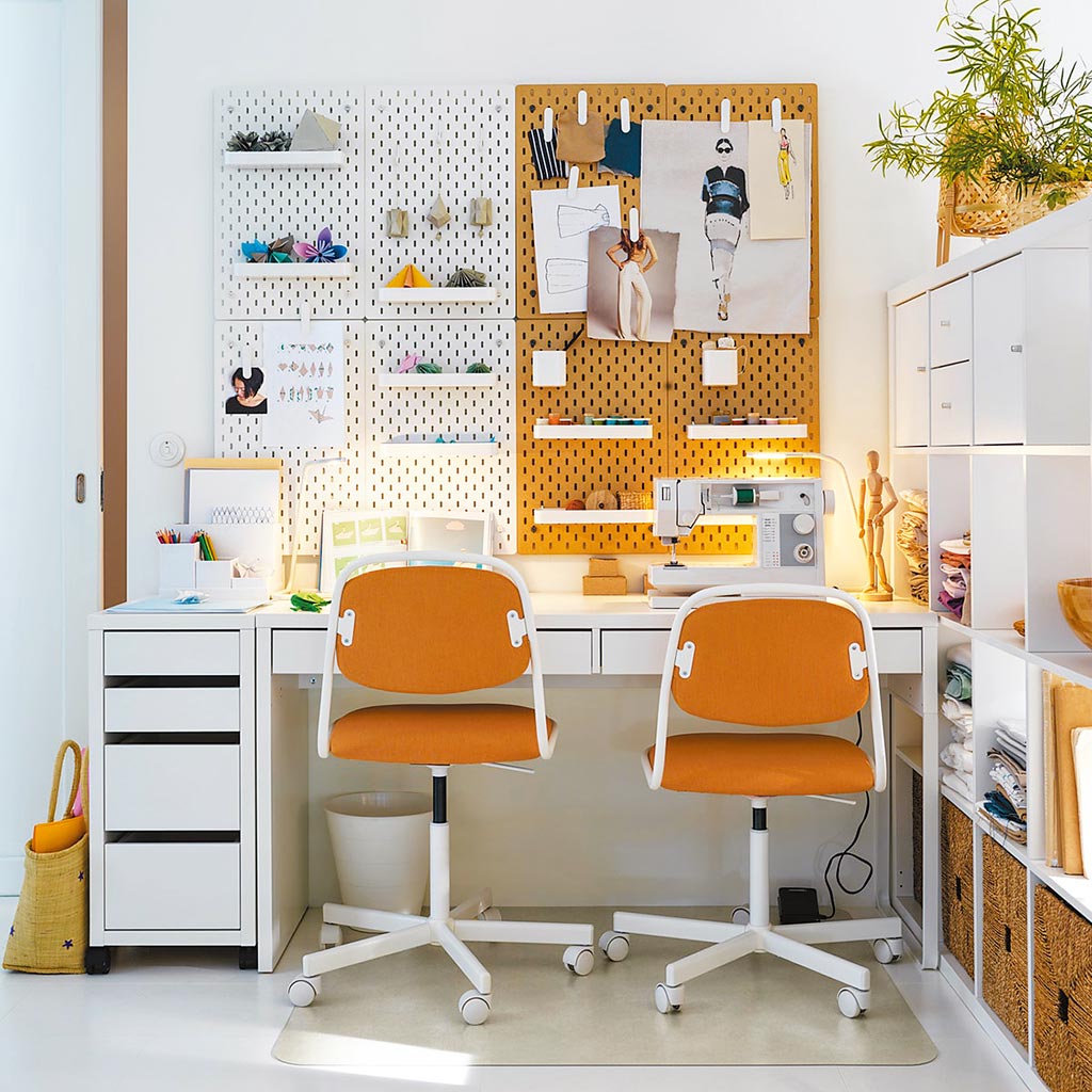 整潔空間有助於工作效率，可運用收納小物、壁板等配件，幫助打造整齊的辦公環境。（IKEA提供）