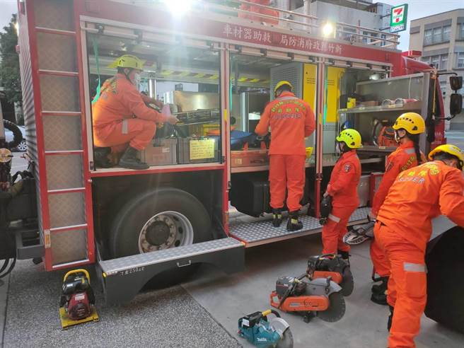 新竹县消防局完成整备，一旦发生灾害，可立即出勤救灾。（翻摄照片）
