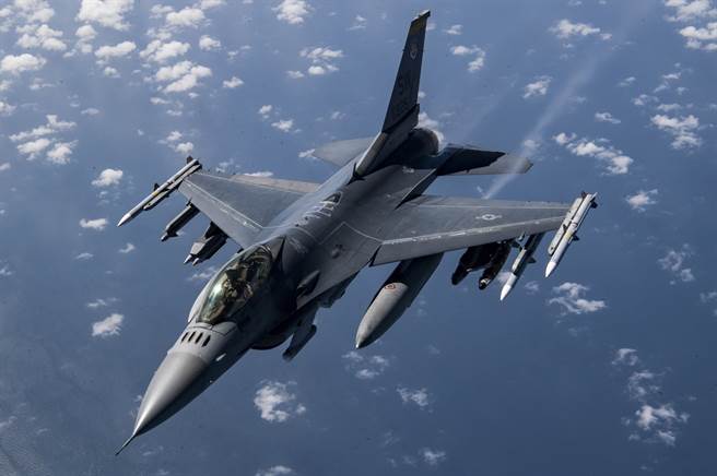 拜登政府同意出售约旦价值达42.1亿美元（约1170亿台币）的16架F-16战机，以及相关装备，图为美国空军F-16战机的资料照。（美国空军）