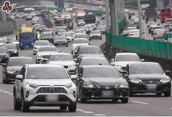 春节连续假期将进入尾声，交通部高速公路局预估，今还会有一波北返车潮。（本报资料照）