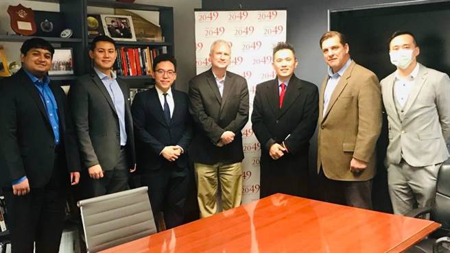 立法院外交及国防委员会召委陈以信（右三）于美东时间4日中午前往拜会华府智库「2049计画研究所」。（陈以信提供）