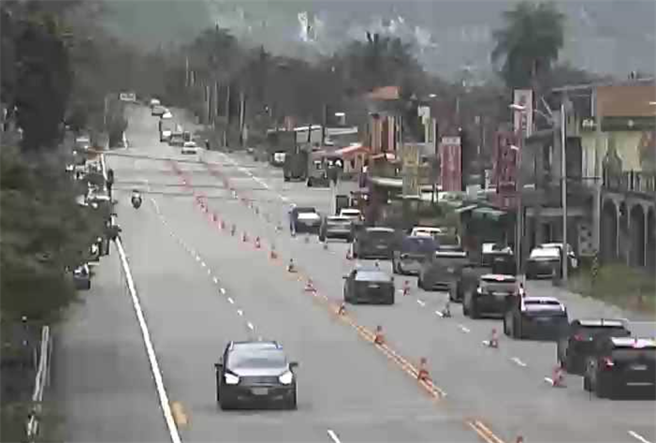 蘇花路廊今上午10時已陸續湧現北上車潮，公路總局依過往連假疏運交通趨勢研判，今北上車流量恐達本次春節連假疏運車流高峰，全日車流量將超過2萬1000輛次。（擷取自公路總局即時影像）