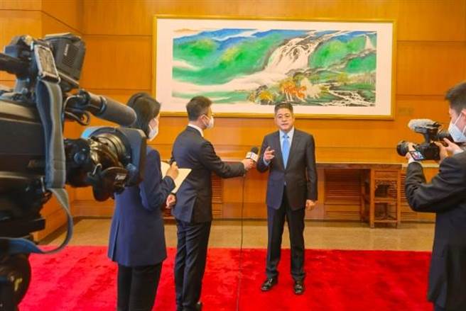 中国外交部副部长乐玉成介绍习普会谈成果：中俄关系上不封顶，不断攀登新高。（中国外交部官网）