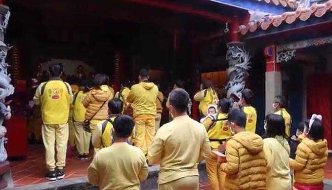 彰化社头清水岩是有名古剎，环境清幽，新春吸引人们来行春。（清水岩提供／吴敏菁彰化传真）