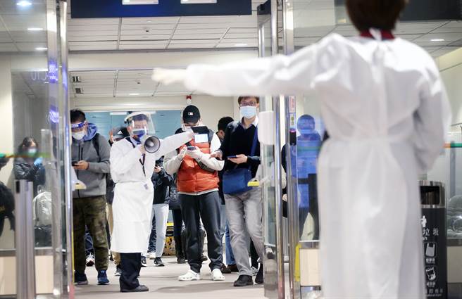 女足前往印度征戰亞洲盃附加賽，卻傳出7名球員確診，陳時中今說明返國流程。圖為旅客入境桃機的畫面。（示意圖／范揚光攝）