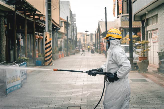 桃园5日新增30例本土个案，市府公布8处确诊者足迹。图为清消照。（本报资料照）