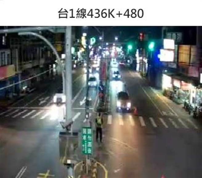 年假尾声北返现车潮，台一线水底寮时速约6、70公里。（翻摄画面／谢佳潾屏东传真）