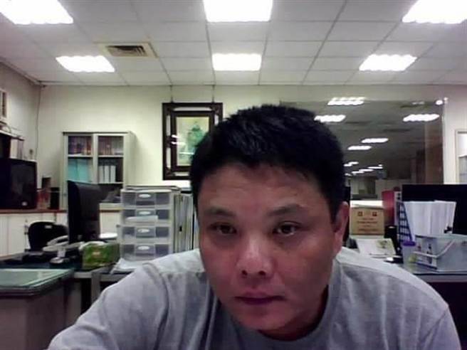 台中市警察局第三分局偵查佐程智遠2月5日上午被同事發現癱坐沙發猝逝。（民眾提供／馮惠宜台中傳真）