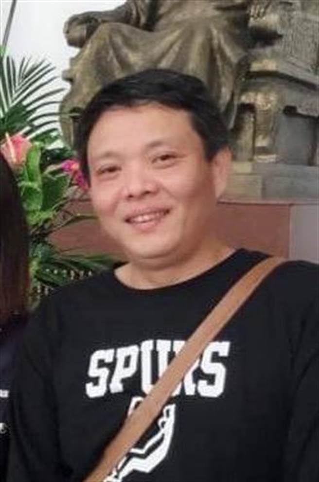 台中市警察局第三分局偵查佐程智遠2月5日上午被同事發現癱坐沙發猝逝。（民眾提供／馮惠宜台中傳真）