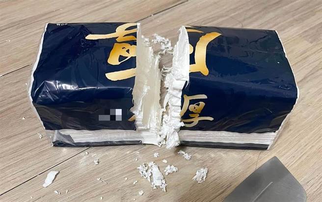 一名女網友表示，她效仿別人把衛生紙切一半再使用，不料成品如狗啃一般，讓網友看了也忍不住大笑。（圖／翻攝臉書社團我愛全聯-好物老實說）