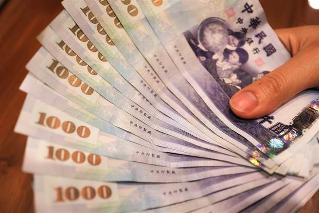 国民党智库副执行长黄心华表示，红色新台币尾数「8」、「9」及「39」都是会发财的钱，留在钱包里面，可以帮你吸很多财富。(示意图/达志影像)