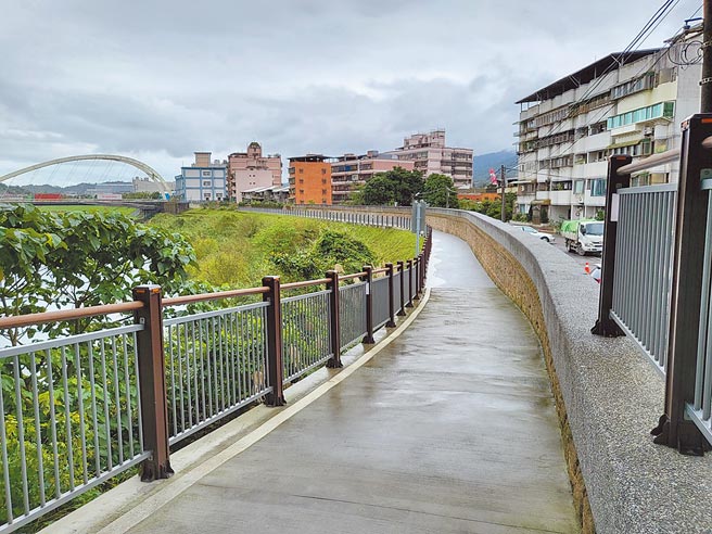 新北汐止至基隆八堵自行車道成功打通，基隆市政府表示，全段工程預計年底完工。（基隆市政府提供／陳彩玲基隆傳真）