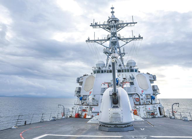 美國空軍、海軍和陸戰隊於2月3日至7日間大陣仗地在包括沖繩的宮古海峽、台灣南方與菲律賓之間的呂宋海峽一帶，與日本自衛隊舉行名為「高貴融合」（Noble Fusion）的聯合遠征演習。（摘自美國海軍官網）