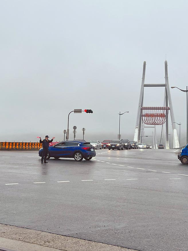 苗栗縣春節連假旅遊人潮車流大幅減少3成，台72線車流相當平順。（苗栗縣警局提供／謝明俊苗栗傳真）