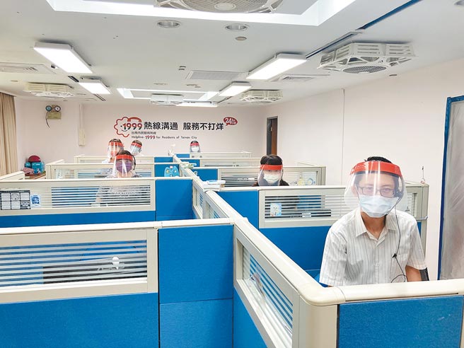 9天春节连假，台南1999共15名话务人员轮班，1月31日至2月4日就受理通报456件，其中以违规停车260件最多。（台南市研考会提供／曹婷婷台南传真）