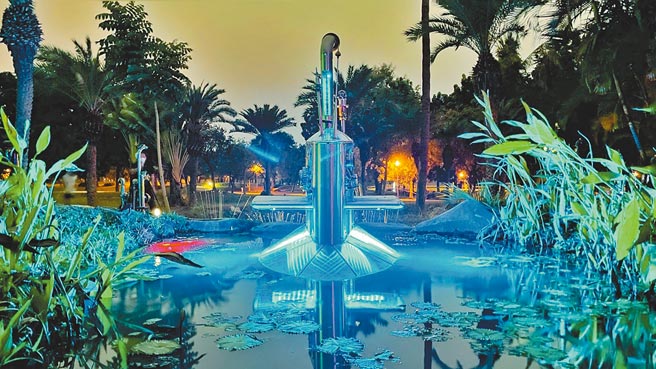 高雄市台灣燈會在高雄結合農業，創造奇幻花園。圖為《仿生機械：沉睡森林》。（高巿府觀光局提供／曹明正高雄傳真）