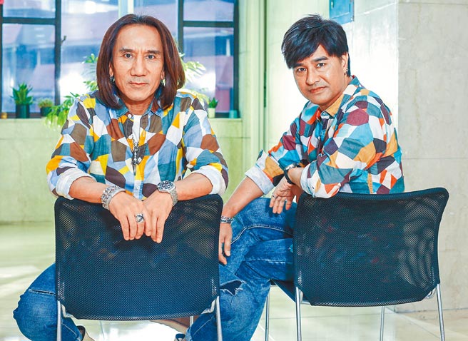 顏志琳（左）、尤秋兴将在3月5日3度站上台北小巨蛋开唱。（粘耿豪摄）