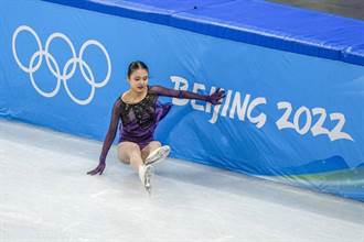 北京冬奧》美少女朱易失誤跌倒 大陸花滑隊仍首闖決賽