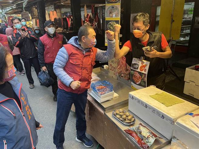 新北市长侯友宜今视察永和区传统市场防疫措施。（王扬杰摄）
