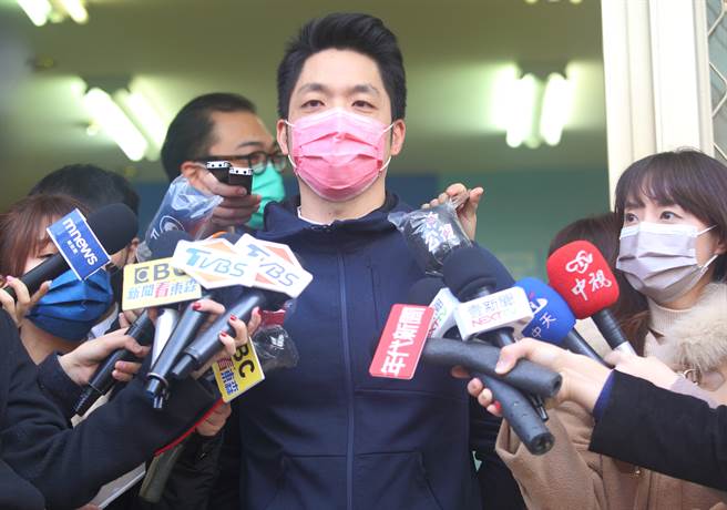 国民党立委蒋万安（中）。（资料照/张铠乙摄）