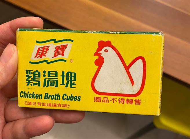 过年整理冰箱挖出24年前的陈年鸡汤块，让上万人看傻。（图／翻摄自爆废公社）
