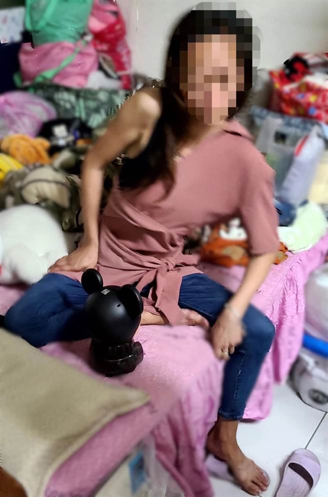 涉嫌窃取娃娃机台零钱的何姓女子。（读者提供／洪荣志台南传真）