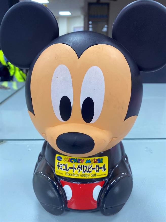 何姓女子用来装窃得零钱的米奇扑满。（读者提供／洪荣志台南传真）