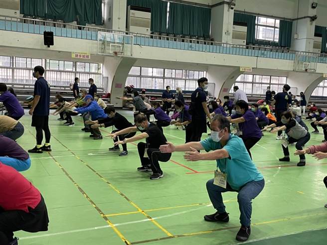 春节连假宅在家大吃大喝，体重也直线上升，基隆市卫生局提醒民眾，年后的1个月是减重黄金期。（基隆市卫生局提供／张立勋台北传真）