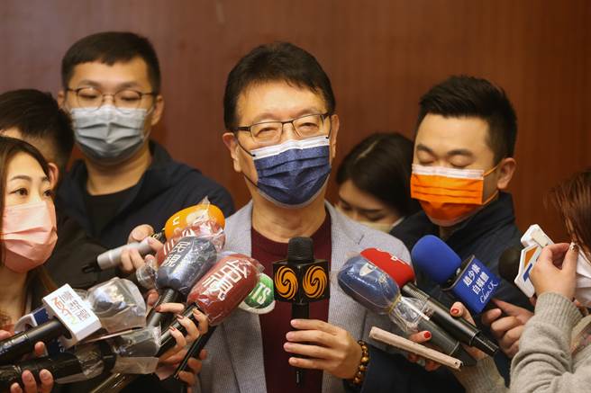 中广董事长赵少康（中）。（资料照／杜宜谙摄）