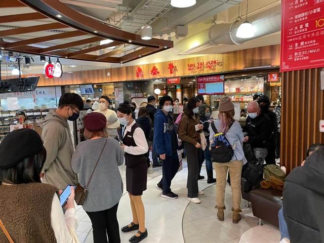 （遠百年假業績成長一成，精品、餐飲買氣強。圖／遠百提供）