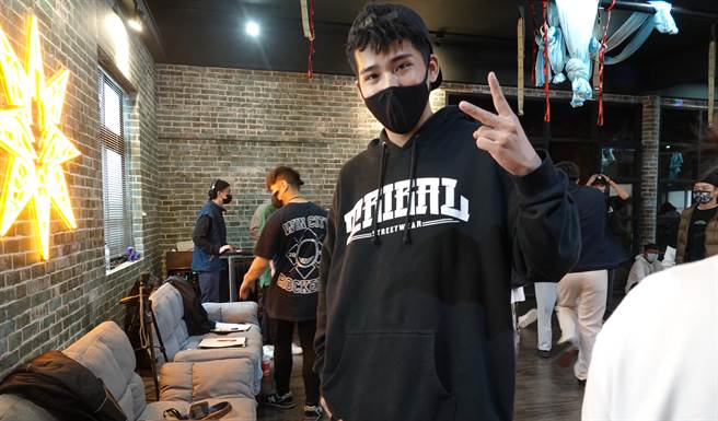 Mountain Kidz舞團舉辦Mountain Kidz Freestyle Session Vol.4街舞比賽，活動主辦人八萬說，熱愛街舞的朋友能在過年期間齊聚一堂，讓整個賽事更具意義。（蔡旻妤攝）