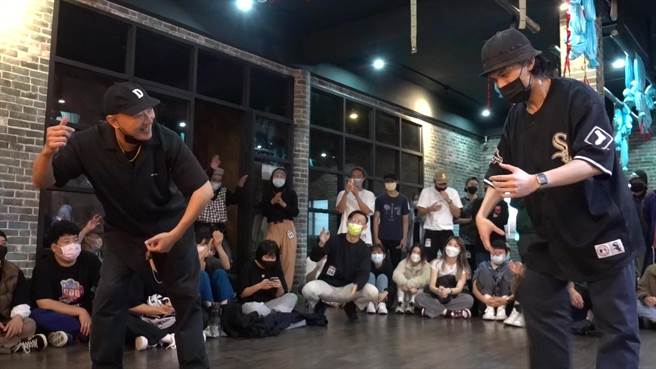 由Mountain Kidz舞團舉辦Mountain Kidz Freestyle Session Vol.4街舞比賽，賽事歷經4小時，從40位舞者中選出冠軍。（蔡旻妤攝）