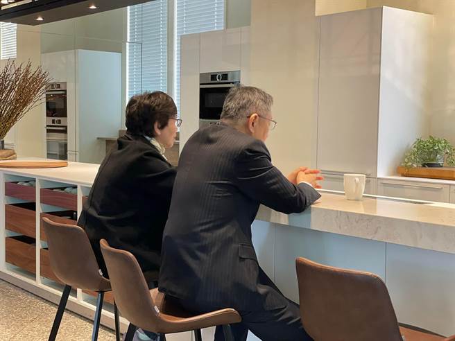 民眾党立委蔡壁如、民眾党主席柯文哲 (翻摄蔡壁如脸书)