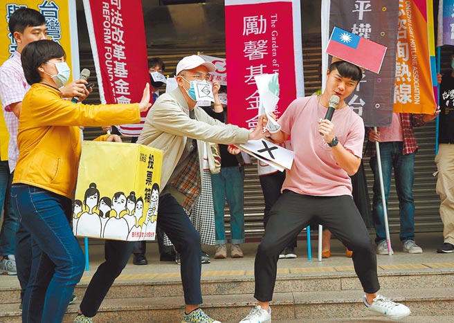 民间团体与跨党派立委组成关注世代正义连线，极力推动18岁公民权修宪。（本报资料照片）