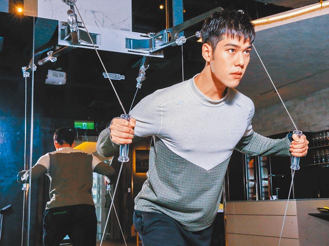 周予天从小热爱运动，享受健身爆汗的快感。（粘耿豪摄）