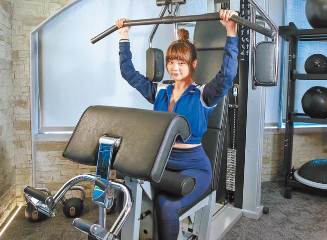 郑心慈保持健身习惯，最热爱爬山运动（粘耿豪摄）