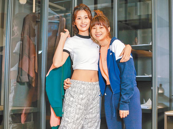 郑心慈（右）近来忙着写歌，吴宥安希望今年有拍电影的机会。（粘耿豪摄）