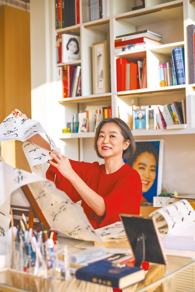 林青霞从影坛跨界到文坛，期许2022年成为一名艺术家。（SWKit邓永杰摄）