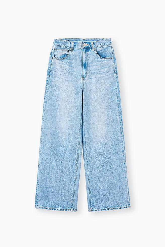 GU女装高腰牛仔宽裤，890元。（GU提供）